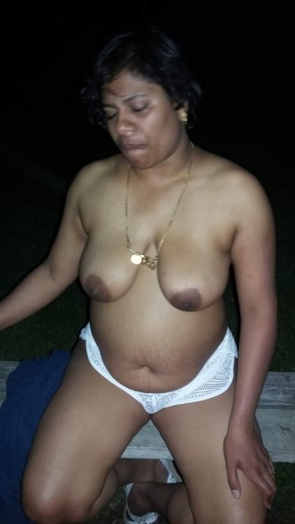 Middle Aged Telugu Bhabhi Nude (11).jpeg