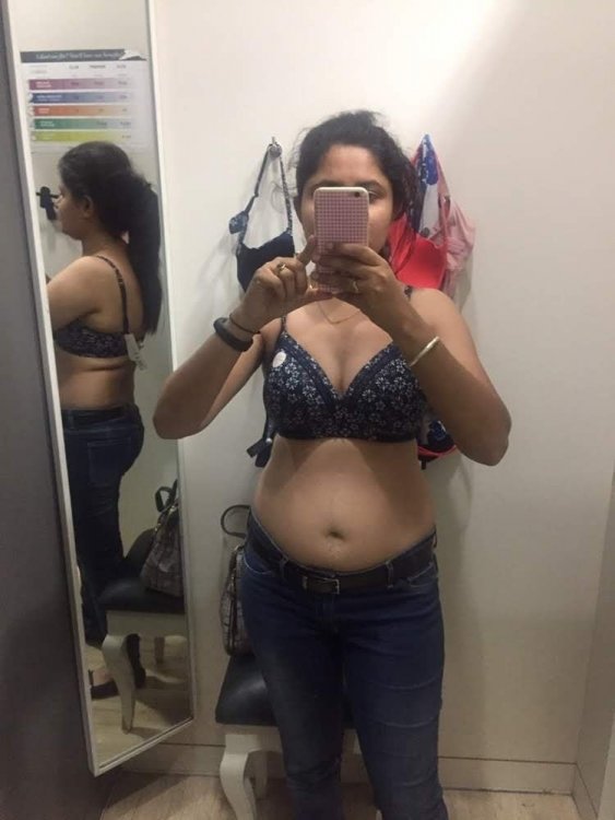 Hot & Young Bhabhi Nude Pics (4).jpg