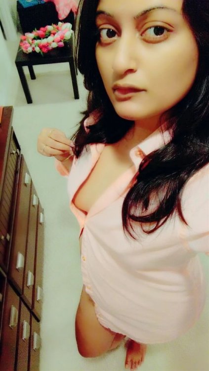Newly Married Bengali Bhabhi Hot Photos (1).jpg