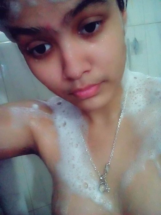 Desi Teen Girl Nude Pics Leaked by Ex Bf After Break Up (28).jpg