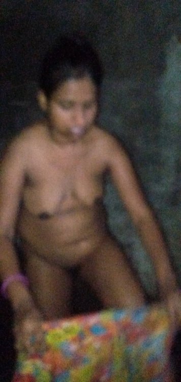 Desi Village Girl Bathing Nude Pics (4).jpg
