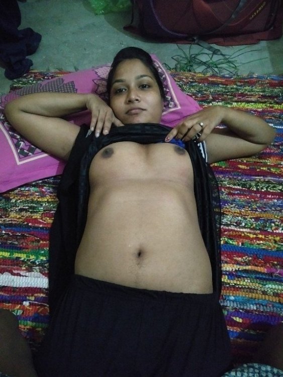 Village Bhabhi Sucking Lover Dick (1).jpg
