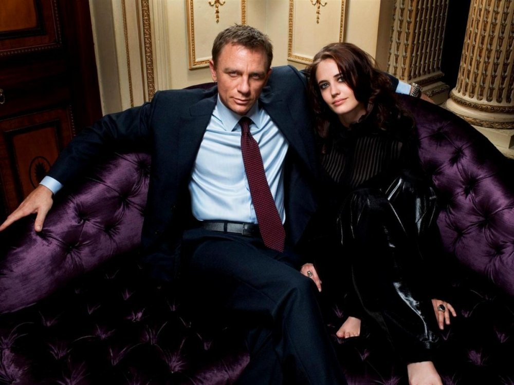 142-1425010_casino-royale-daniel-craig-eva-green.thumb.jpg.e546a836b114904165b76981745597c9.jpg