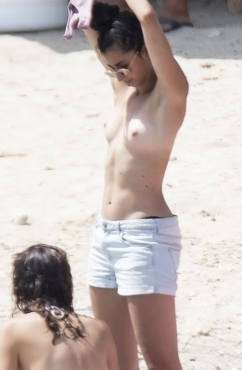 Alba-Flores-Nude-Naked-Topless-17.jpg