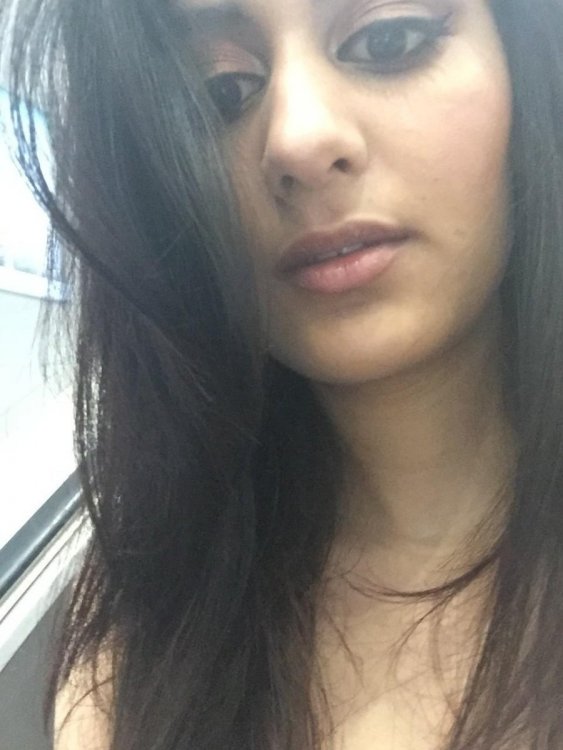 Busty NRI Girl Leaked Pic 06.jpg