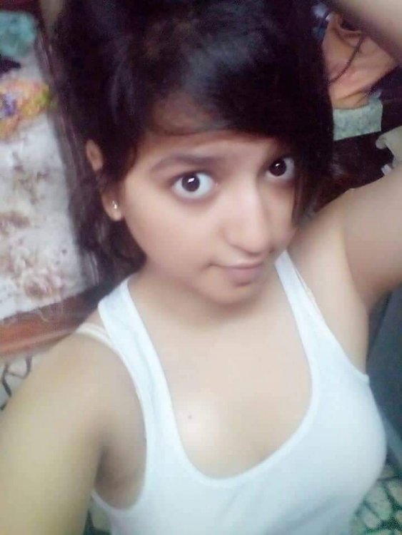 Afsana Leaked Pic 08.jpg