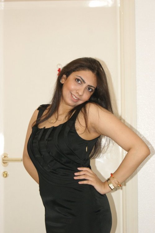 Hot Punjabi NRI Girl (2).jpg