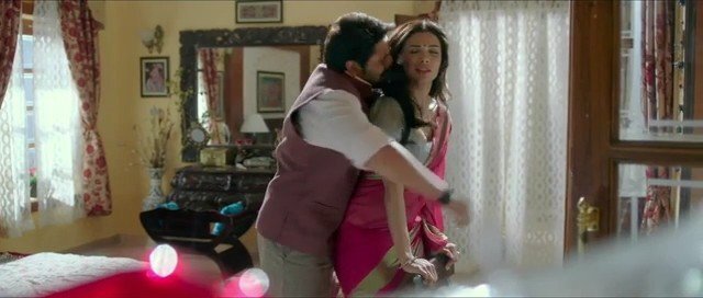 Sara_Loren_Hot_Scene_in_Fraud_Saiyaan_2019_w0qscu_exported_106433.jpg