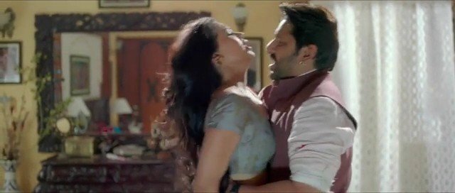 Sara_Loren_Hot_Scene_in_Fraud_Saiyaan_2019_w0qscu_exported_132066.jpg