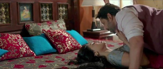 Sara_Loren_Hot_Scene_in_Fraud_Saiyaan_2019_w0qscu_exported_138900.jpg