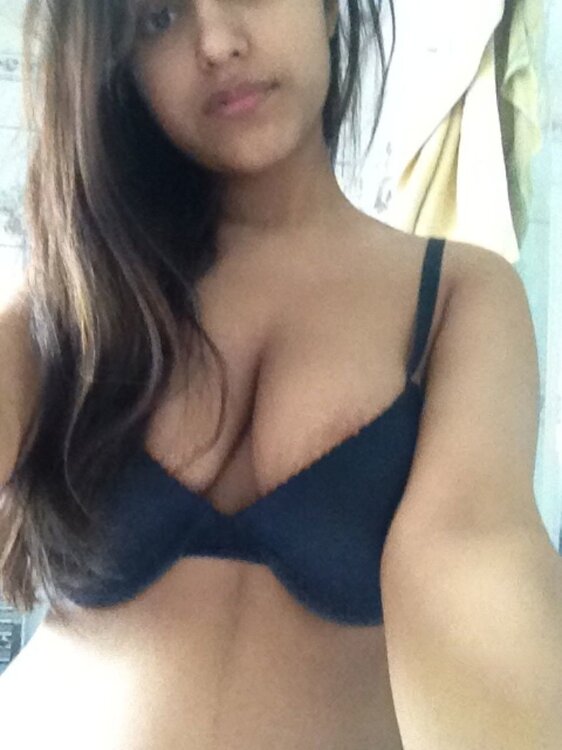 FF_PakiBabeNudeSelfies (8).jpg